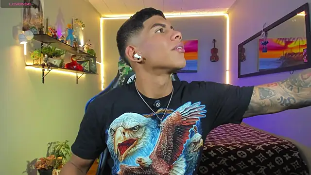 Snapshot of Damian_latinxxx chatting on July 2026 09:10:01 AM Damian latinxxx online show from July 2026 09:10:01 AM