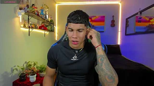 Snapshot of Damian_latinxxx chatting on July 2026 09:07:01 AM Damian latinxxx online show from July 2026 09:07:01 AM