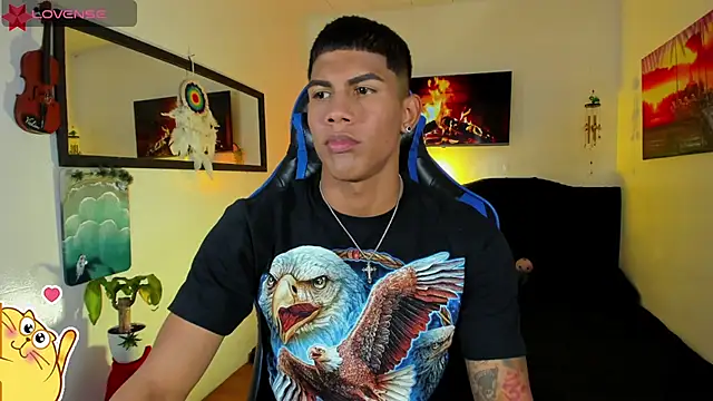 Snapshot of Damian_latinxxx chatting on June 2026 03:06:02 AM Damian latinxxx online show from June 2026 03:06:02 AM