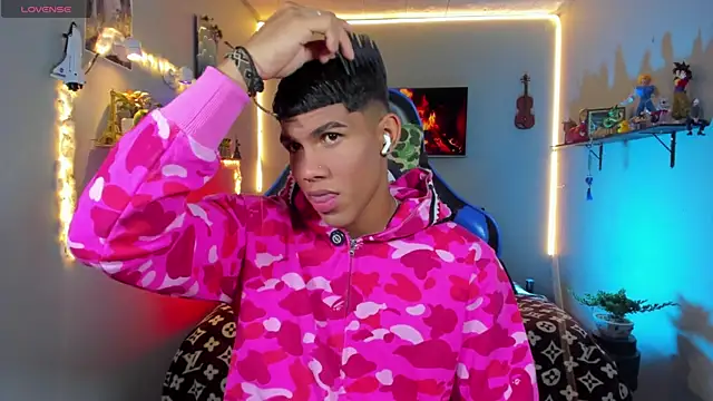 Snapshot of Damian_latinxxx chatting on July 2026 09:06:02 AM Damian latinxxx online show from July 2026 09:06:02 AM