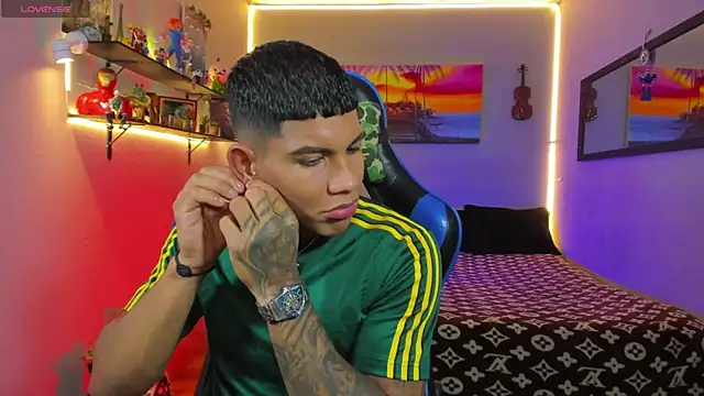 Snapshot of Damian_latinxxx chatting on July 2026 09:09:02 AM Damian latinxxx online show from July 2026 09:09:02 AM