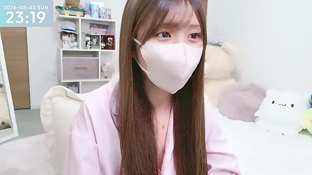Snapshot of -SHINON- chatting on May 2026 02:20:01 PM -SHINON- online show from May 2026 02:20:01 PM
