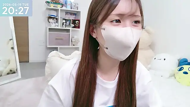 Snapshot of -SHINON- chatting on May 2026 11:28:01 AM -SHINON- online show from May 2026 11:28:01 AM