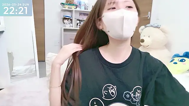 Snapshot of -SHINON- chatting on May 2026 01:22:01 PM -SHINON- online show from May 2026 01:22:01 PM