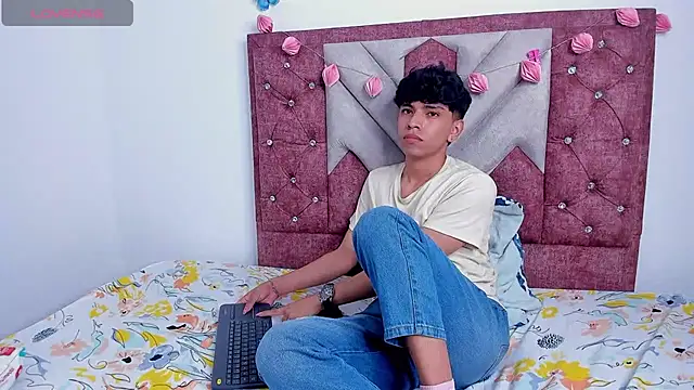 Snapshot of Santy_carrington chatting on March 2025 12:53:01 AM Santy carrington online show from March 2025 12:53:01 AM