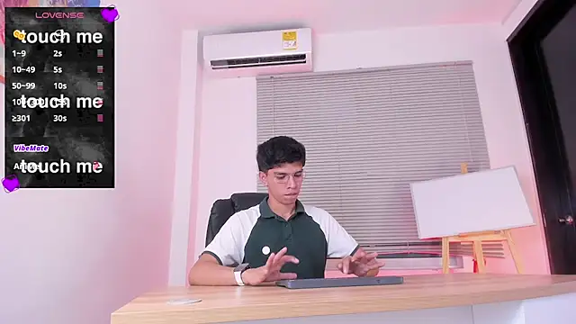 Santy carrington online show from April 2026 08:43:01 PM