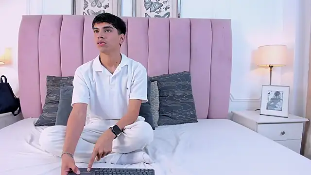 Santy carrington online show from March 2026 09:09:01 PM