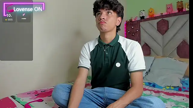 Snapshot of Santy_carrington chatting on November 2025 03:18:01 AM Santy carrington online show from November 2025 03:18:01 AM