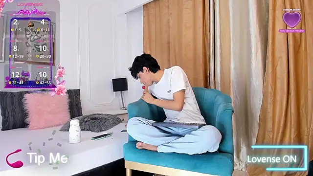 Snapshot of Santy_carrington chatting on February 2025 08:10:01 PM Santy carrington online show from February 2025 08:10:01 PM