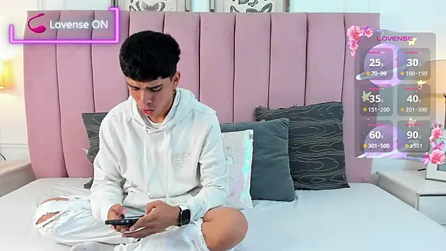 Santy carrington online show from March 2026 08:24:02 PM