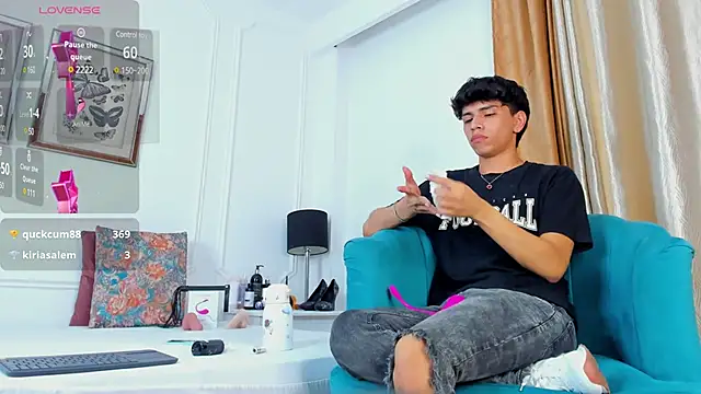 Snapshot of Santy_carrington chatting on January 2025 01:04:02 AM Santy carrington online show from January 2025 01:04:02 AM