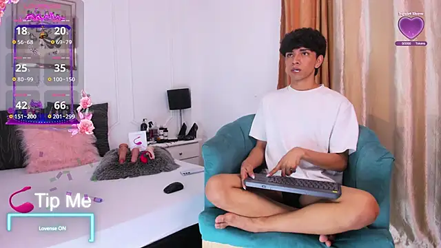 Snapshot of Santy_carrington chatting on February 2025 08:35:02 PM Santy carrington online show from February 2025 08:35:02 PM