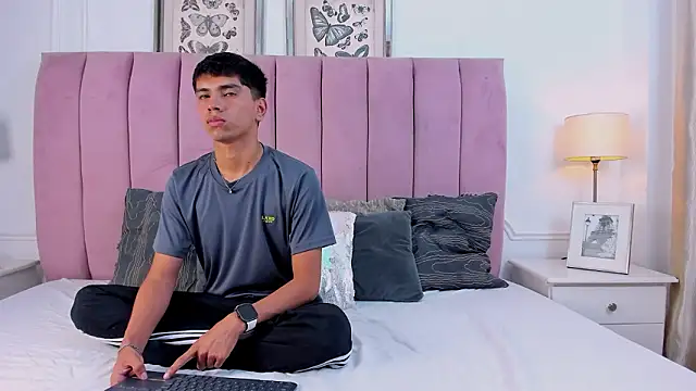 Santy carrington online show from March 2026 08:01:02 PM