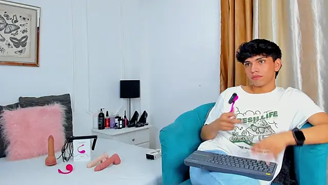 Snapshot of Santy_carrington chatting on January 2025 12:02:01 AM Santy carrington online show from January 2025 12:02:01 AM