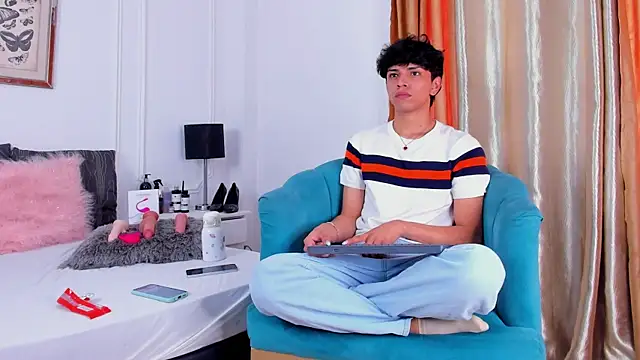 Snapshot of Santy_carrington chatting on February 2025 08:03:01 PM Santy carrington online show from February 2025 08:03:01 PM