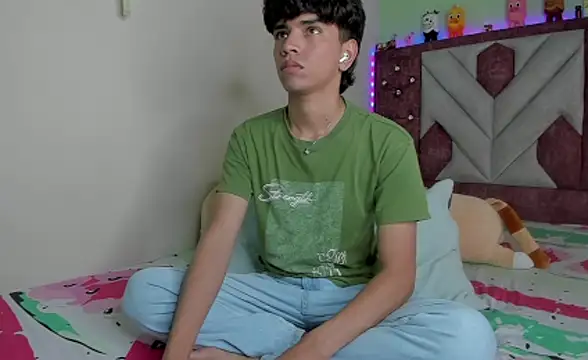 Snapshot of Santy_carrington chatting on December 2025 08:52:01 PM Santy carrington online show from December 2025 08:52:01 PM