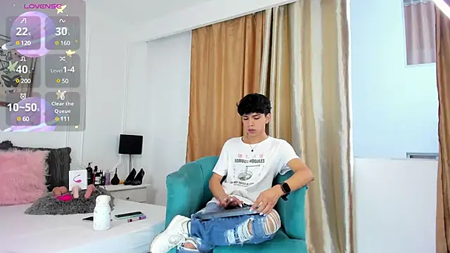 Snapshot of Santy_carrington chatting on January 2025 12:52:01 PM Santy carrington online show from January 2025 12:52:01 PM