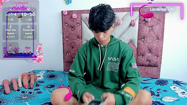 Snapshot of Santy_carrington chatting on March 2025 10:11:01 PM Santy carrington online show from March 2025 10:11:01 PM