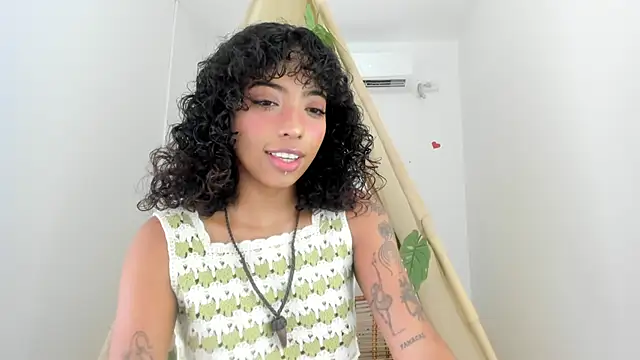 Ariella Ruiz online show from December 2025 12:07:02 PM