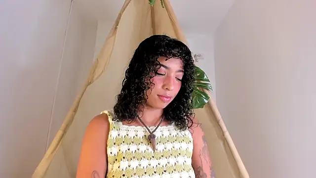 Ariella Ruiz online show from November 2025 11:59:02 AM