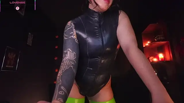 YourMissAlice online show from December 2025 07:59:01 PM