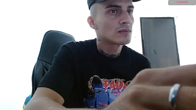 Snapshot of bray_hotboy777 chatting on January 2026 11:30:02 PM bray hotboy777 online show from January 2026 11:30:02 PM