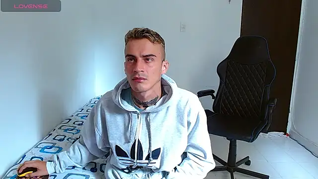 bray hotboy777 online show from October 2025 03:35:02 PM