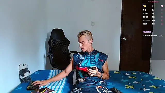 bray hotboy777 online show from December 2025 02:15:02 PM