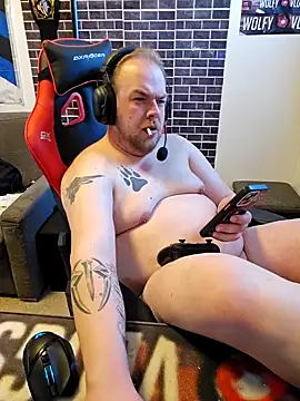PupW0lfy online show from February 2025 03:00:02 PM