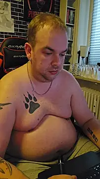 Snapshot of PupW0lfy chatting on December 2025 09:47:02 AM PupW0lfy online show from December 2025 09:47:02 AM