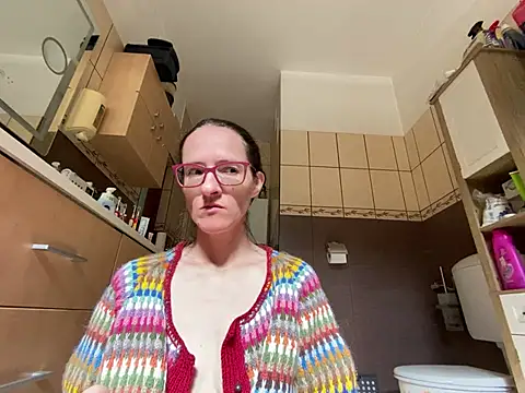 Snapshot of Milky_hairy_mommy chatting on April 2026 07:37:01 AM Milky hairy mommy online show from April 2026 07:37:01 AM
