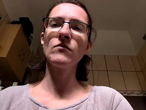 Snapshot of Milky_hairy_mommy chatting on October 2025 08:14:01 AM Milky hairy mommy online show from October 2025 08:14:01 AM