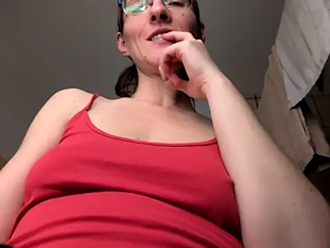 Snapshot of Milky_hairy_mommy chatting on November 2025 09:37:02 PM Milky hairy mommy online show from November 2025 09:37:02 PM