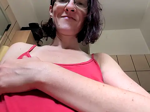 Snapshot of Milky_hairy_mommy chatting on September 2025 08:36:02 AM Milky hairy mommy online show from September 2025 08:36:02 AM