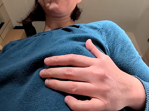 Snapshot of Milky_hairy_mommy chatting on October 2025 08:08:01 AM Milky hairy mommy online show from October 2025 08:08:01 AM