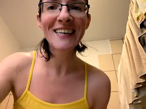 Snapshot of Milky_hairy_mommy chatting on November 2025 09:48:01 PM Milky hairy mommy online show from November 2025 09:48:01 PM