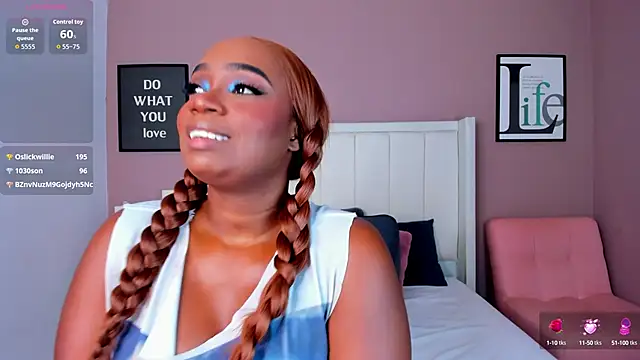 Britanymooree online show from September 2025 07:54:02 PM