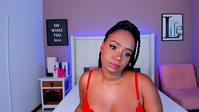 Britanymooree online show from November 2025 08:42:01 PM