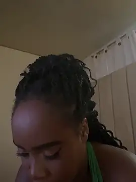 Britanymooree online show from March 2026 08:10:01 PM