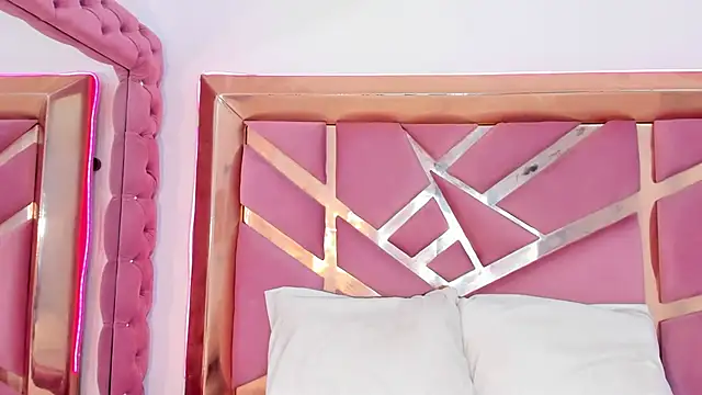 Britanymooree online show from April 2026 08:42:02 PM