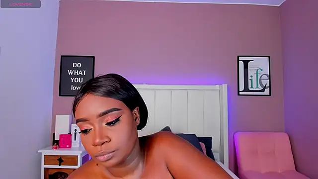 Britanymooree online show from November 2025 07:28:02 PM