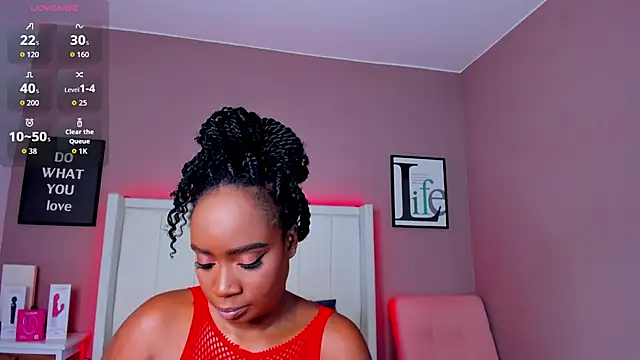 Britanymooree online show from December 2025 08:03:01 PM