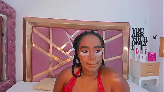 Britanymooree online show from April 2026 09:00:02 PM