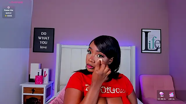 Britanymooree online show from October 2025 08:43:02 PM