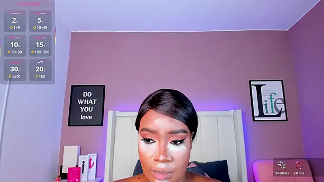 Britanymooree online show from November 2025 08:23:02 PM