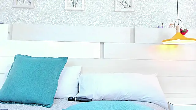 Isabela Coleman online show from November 2025 02:09:02 PM