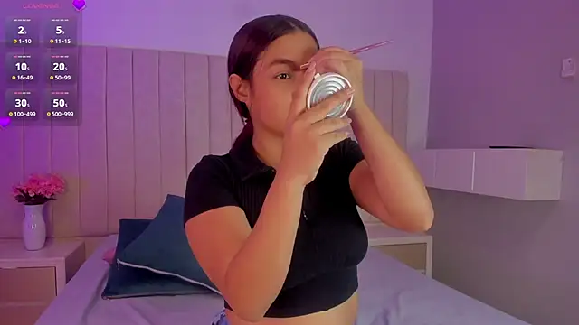 Littleolivia  online show from February 2026 01:19:01 PM