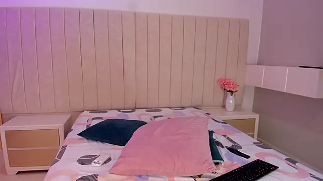 Littleolivia  online show from March 2026 01:49:02 PM