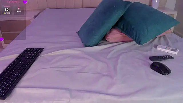 Littleolivia  online show from March 2026 01:39:01 PM