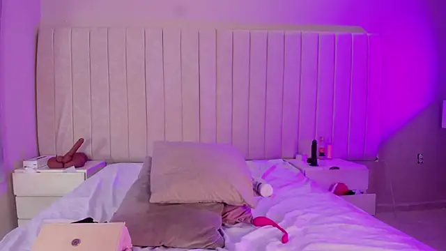 Littleolivia  online show from January 2026 12:54:02 PM